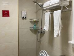 -龙宇酒店(龙平路地铁站店)