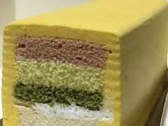 彩虹蛋糕-圣安娜饼屋(信和广场店)