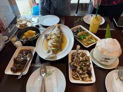 -Chom Cafe and Restaurant