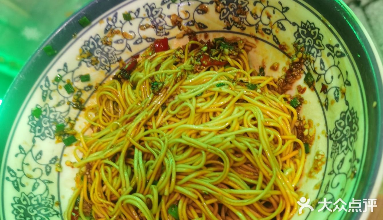 这是一家连干拌面都好吃的烧烤店[调皮]