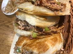 烧饼夹肉-大头亮羊汤烩面·河南非遗(良乡总店)