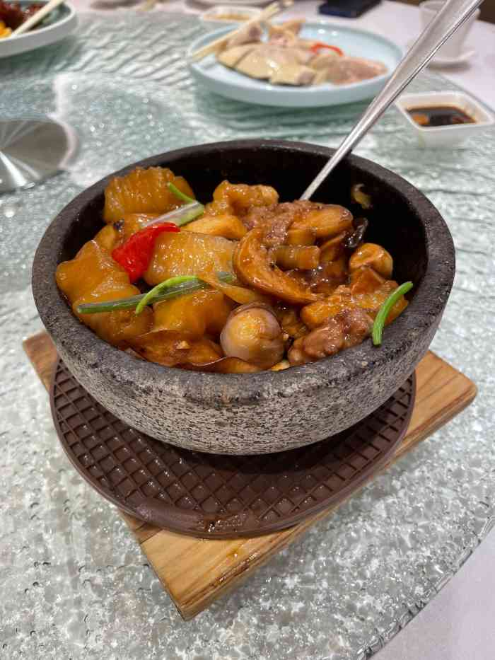 广州酒家(荔胜店)-"荔胜广场新开的老字号广州酒家周末中午来打.