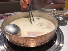 -洪氏嗨捞·广东猪肚鸡·椰子鸡火锅(西咸万象城店)