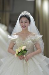 点击看大图 -爱伊人婚纱礼服美妆馆
