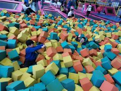 -反弹空间蹦床主题乐园