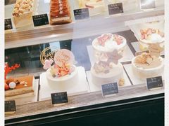 面包甜点陈列柜-Dough&Joe团憩(瑞虹天地月亮湾店)