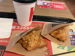 咸蛋黄流心可颂-肯德基(蓝桥店)