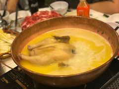 -鲜入围煮花胶鸡海鲜火锅