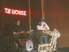 -TZ House音乐现场(来福士中心店)