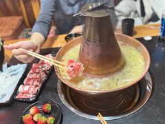 -果松木炭酸菜铜火锅·外婆参鸡汤