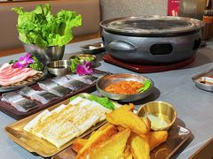 -围炉肉舍•炭烤活鳗•丹东海鲜烤肉(步行街店)