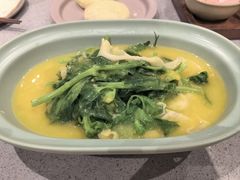 豌豆黄浸豌豆尖-半山腰·云南菜(侨福芳草地店)