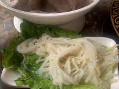-悦牧·酸汤牛肉火锅(沃尔玛店)