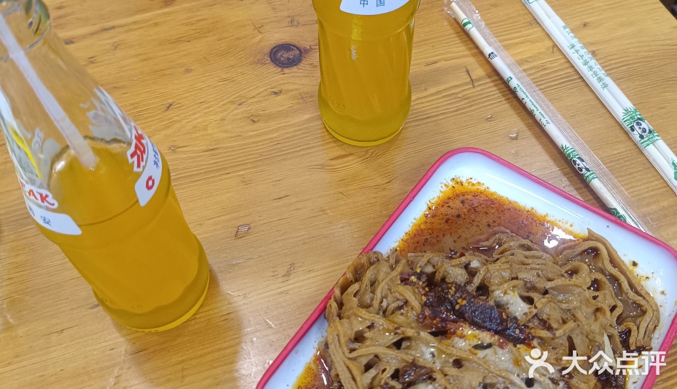 等了没五分钟就上餐了。他家的丸子砂锅不错