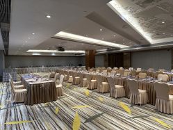 点击看大图 -广州中心皇冠假日酒店·宴会厅