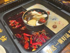 -老牌坊云南鱼豆花火锅(爱建店)