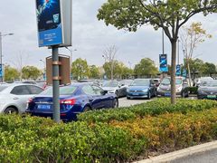 -奕欧来上海购物村停车场