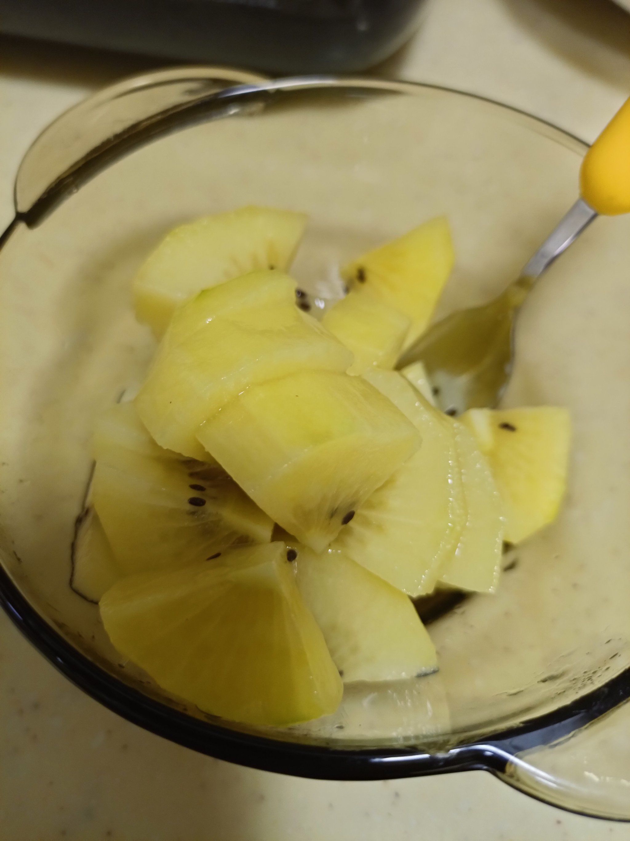 五折的金果吃起来分外甜,切水果的技术是越来越好了