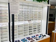 -视野联行眼镜•蔡司•依视路(温江店)