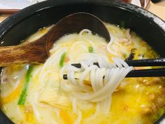 -蒙自源米线大王(东站店)