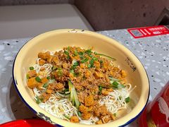-鹤江桥·红油牛肉粉(SKP店)