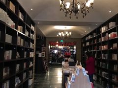 -钟书阁(松江泰晤士小镇店)