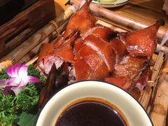 脆皮小刀鸭-老滇山寨•云南特色菜•地方菜•民族风情歌舞表演(金碧店)