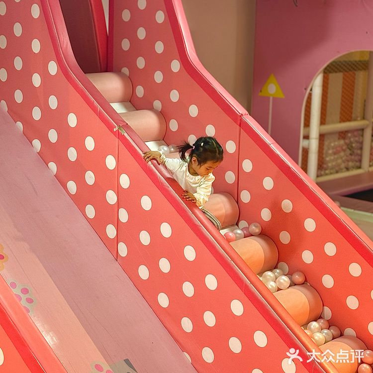 福州这家亲子餐厅，把游乐场搬进餐厅，玩疯了