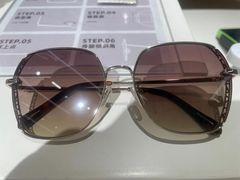 -LOOK眼镜·蔡司依视路配镜(宝山万达店)