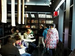 -钟书阁(松江泰晤士小镇店)