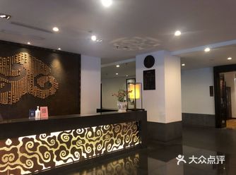 最关键的一点是宾馆紧挨着洞庭湖