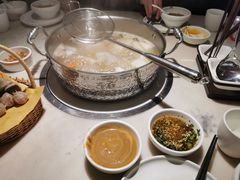 -左庭右院鲜牛肉火锅(浦江欢乐颂店)