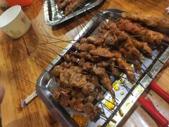 隔壁家的烧烤-蓝精灵饺子店