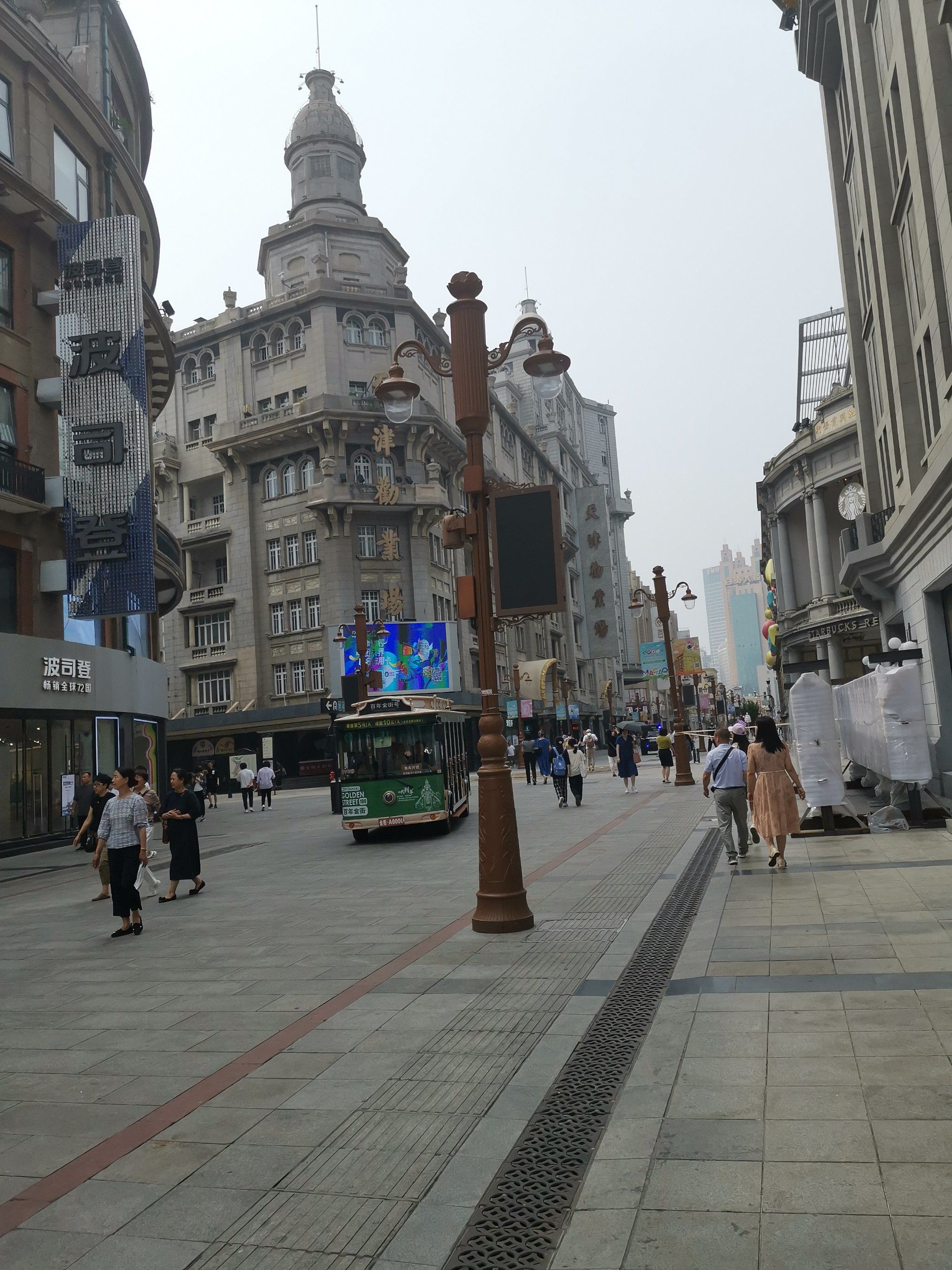 不花钱就逛滨江道吧