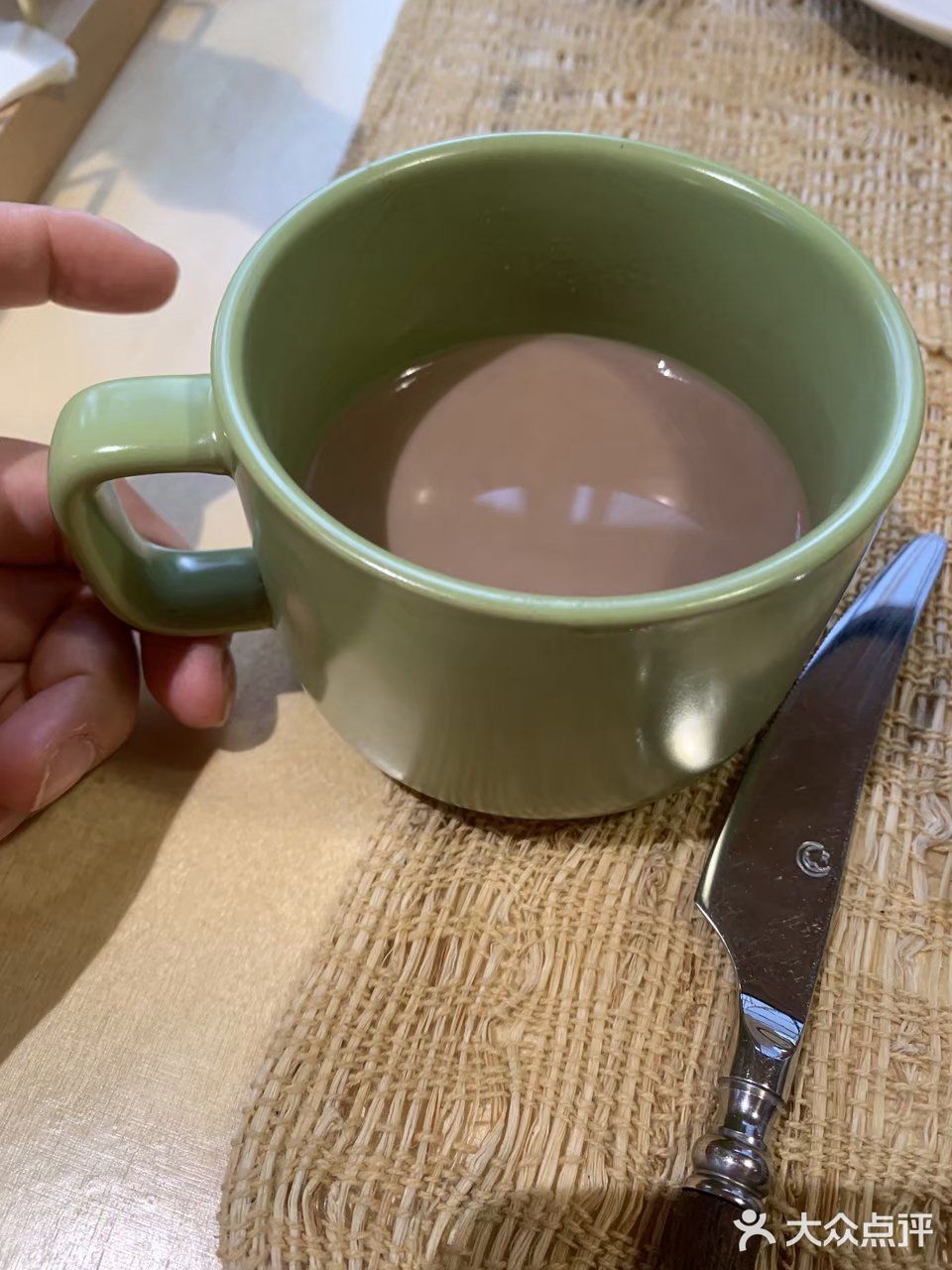 进入餐厅会有免费的奶茶可续杯,加入可可的奶茶很香醇