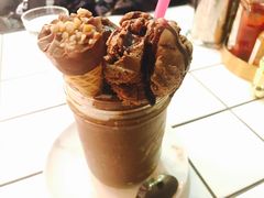 巧克力冰激凌奶昔-MIKAKU(万达广场上海宝山店)