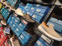 -SKECHERS 斯凯奇(上海国际时尚中心店)