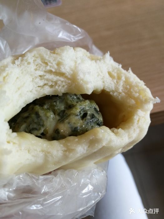 大富贵酒楼(中华路总店)荠菜肉包图片 - 第1张