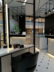 -HAIR CORNER