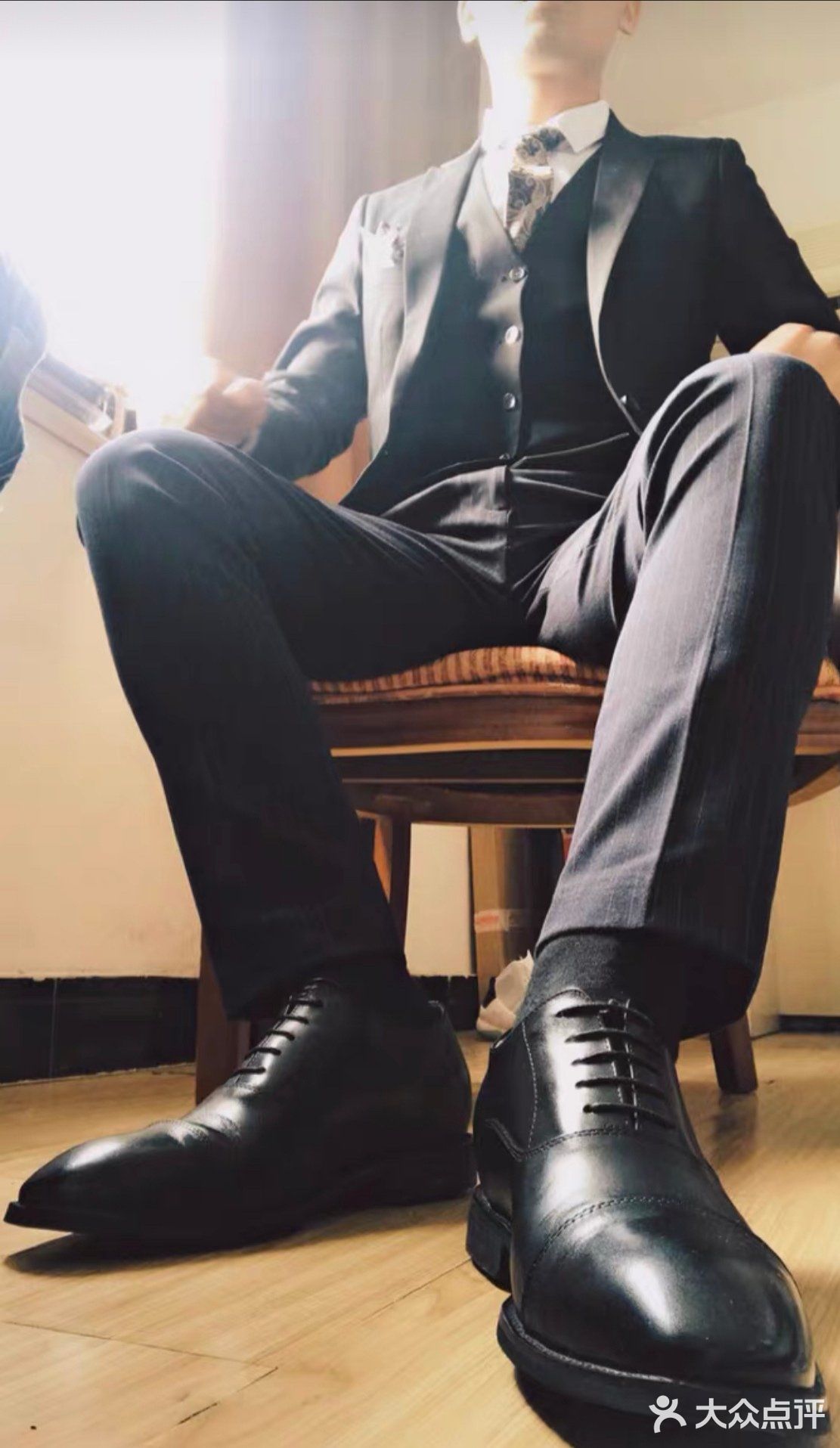 穿西装配袜子细节