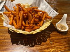 梅粉红薯条-1886德国汽车餐厅(外滩十六铺码头店)