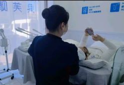 -靓芙泉专研痘痘肌