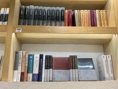 -钟书阁(珍园店)