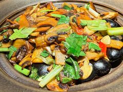 爆炒赤松茸黑牛肝菌-云海肴·汽锅鸡·云南菜(曲江大悦城店)