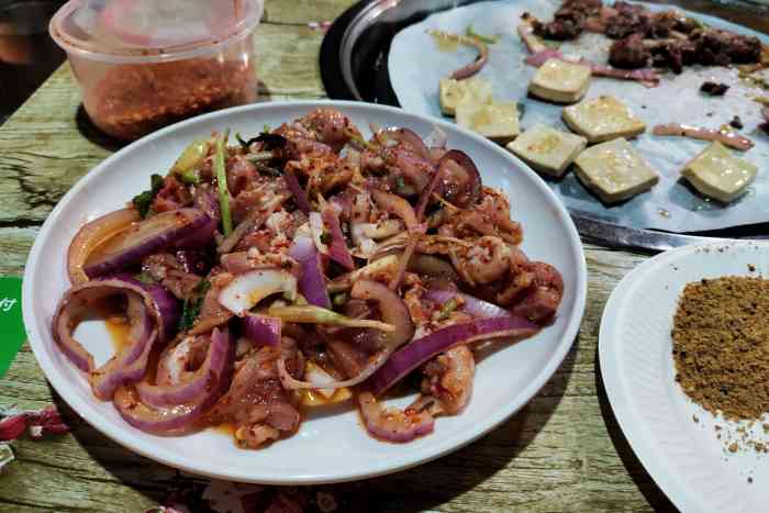 齐齐哈尔家庭烤肉-"位置当道,菜品也很多,店家真的是很接地气.