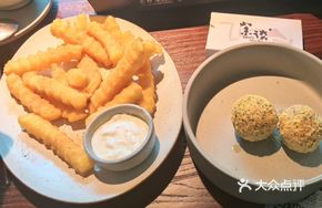Butter Cheese Wavy Fries with Ranch Dressing