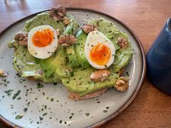 牛油果煮蛋吐司-RAC BAR(安福路店)