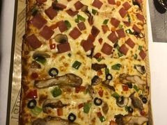 至尊牛肉拼香草烤鸡薄饼-魔膳厨房·果木牛排·西餐厅(MM2店)