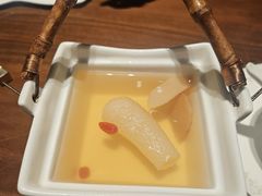 鲜松茸竹荪炖土鸡汤-山里亲戚(淞虹路店)