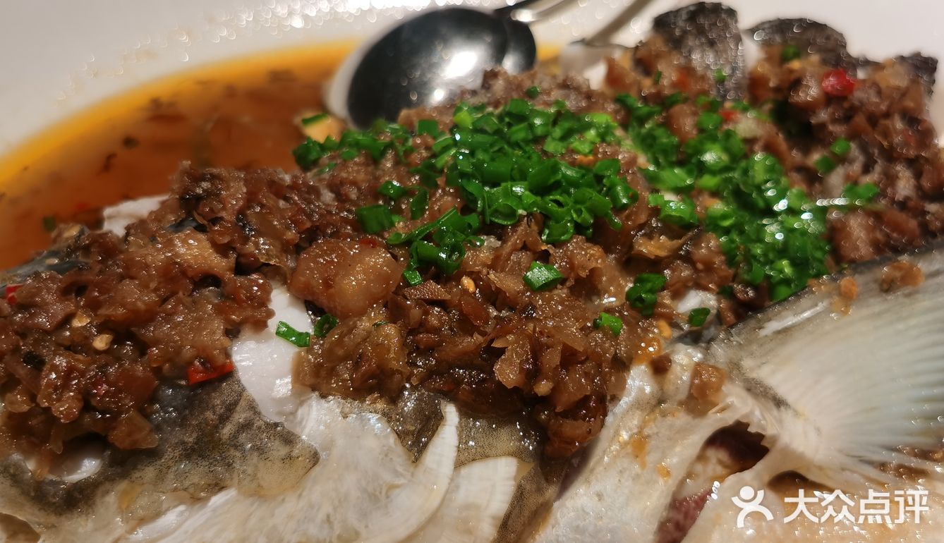 硕大无朋，两个人吃绰绰有余